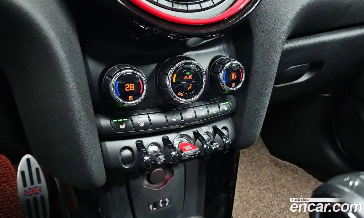 Mini Cooper 2017 1.5 Автомат в Москве № 228776, фото 15