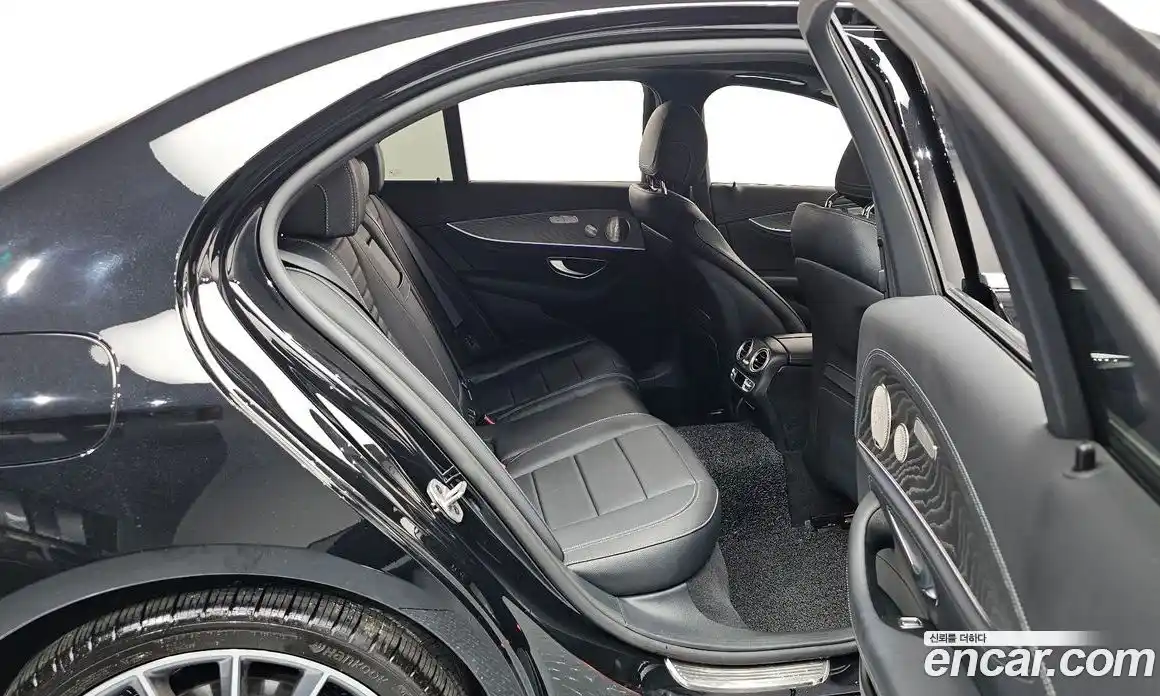 Mercedes-Benz E-Class 2022 2.0 Автомат в Москве № 229510, фото 10