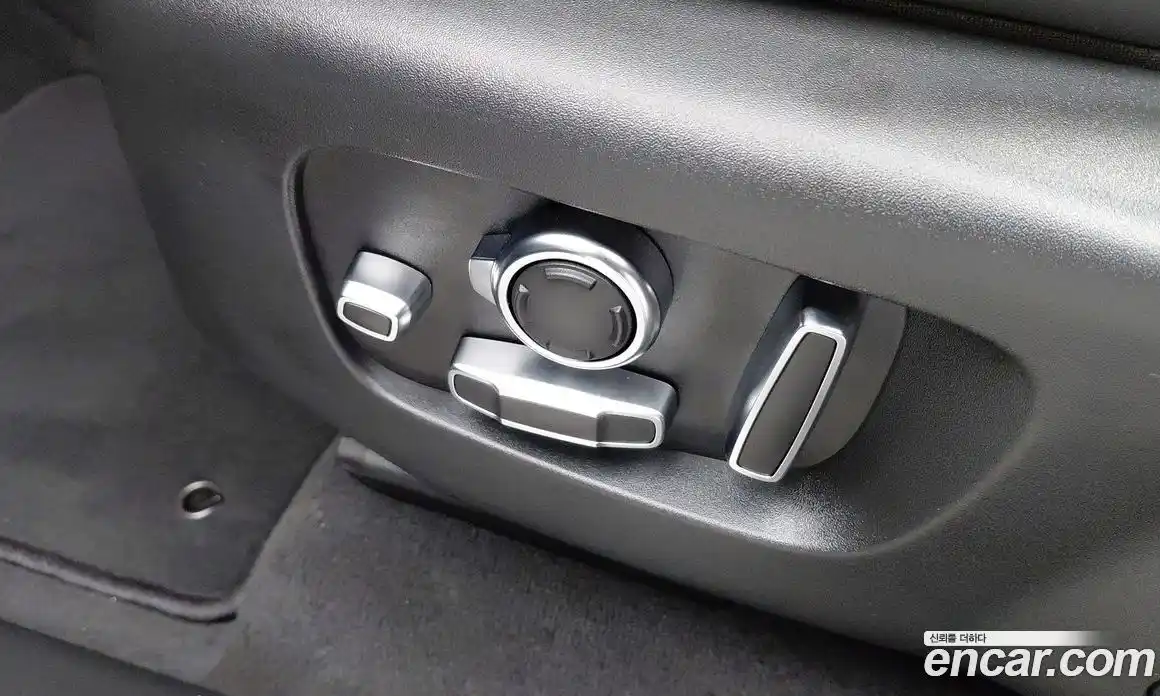 Land Rover Range-Rover Velar 2023 3.0 Автомат в Москве № 231317, фото 12