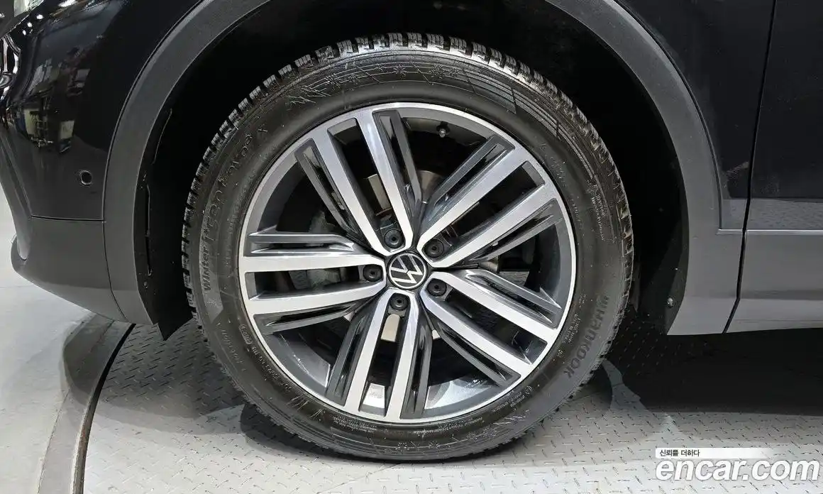 Volkswagen Tiguan 2023 2.0 Автомат в Москве № 232097, фото 5