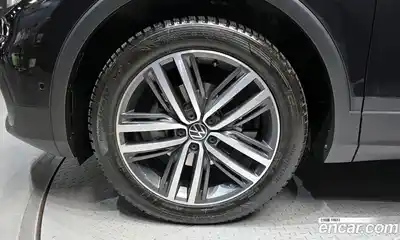 Volkswagen Tiguan 2023 2.0 Автомат в Москве № 232097, миниатюра 5