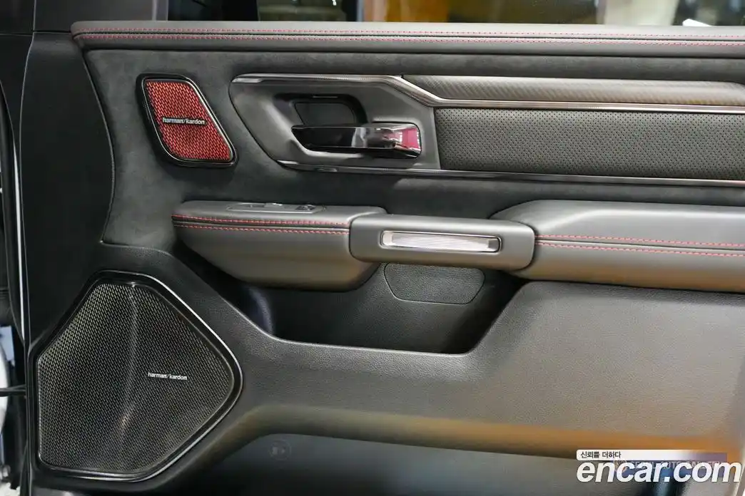 Dodge Ram Pick Up 2022 6.2 Автомат в Москве № 233578, фото 19