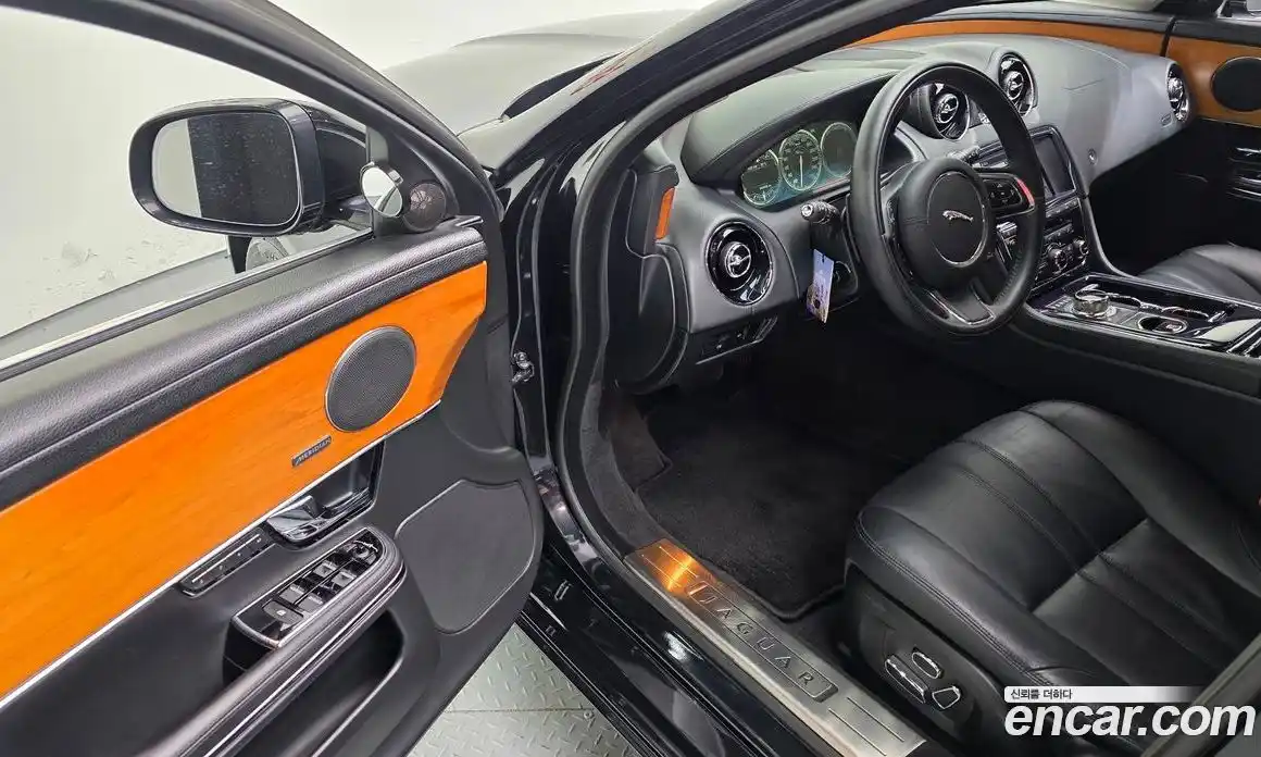 Jaguar XJ 2013 2.0 Автомат в Москве № 241698, фото 4