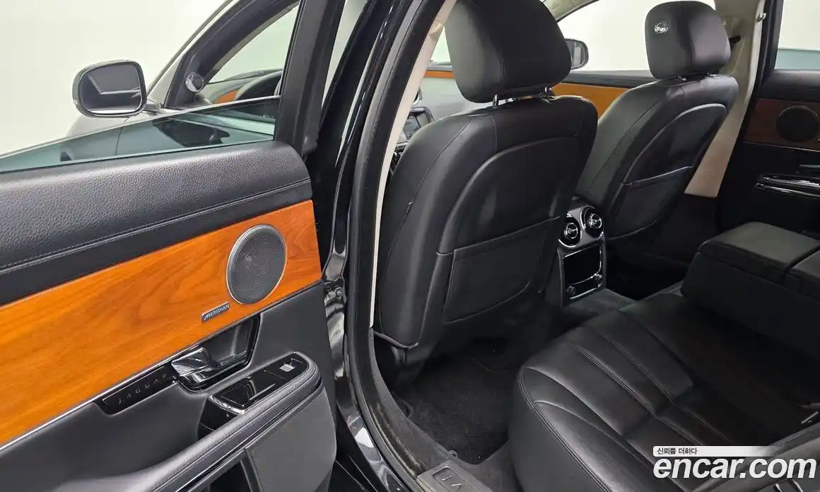 Jaguar XJ 2013 2.0 Автомат в Москве № 241698, фото 8