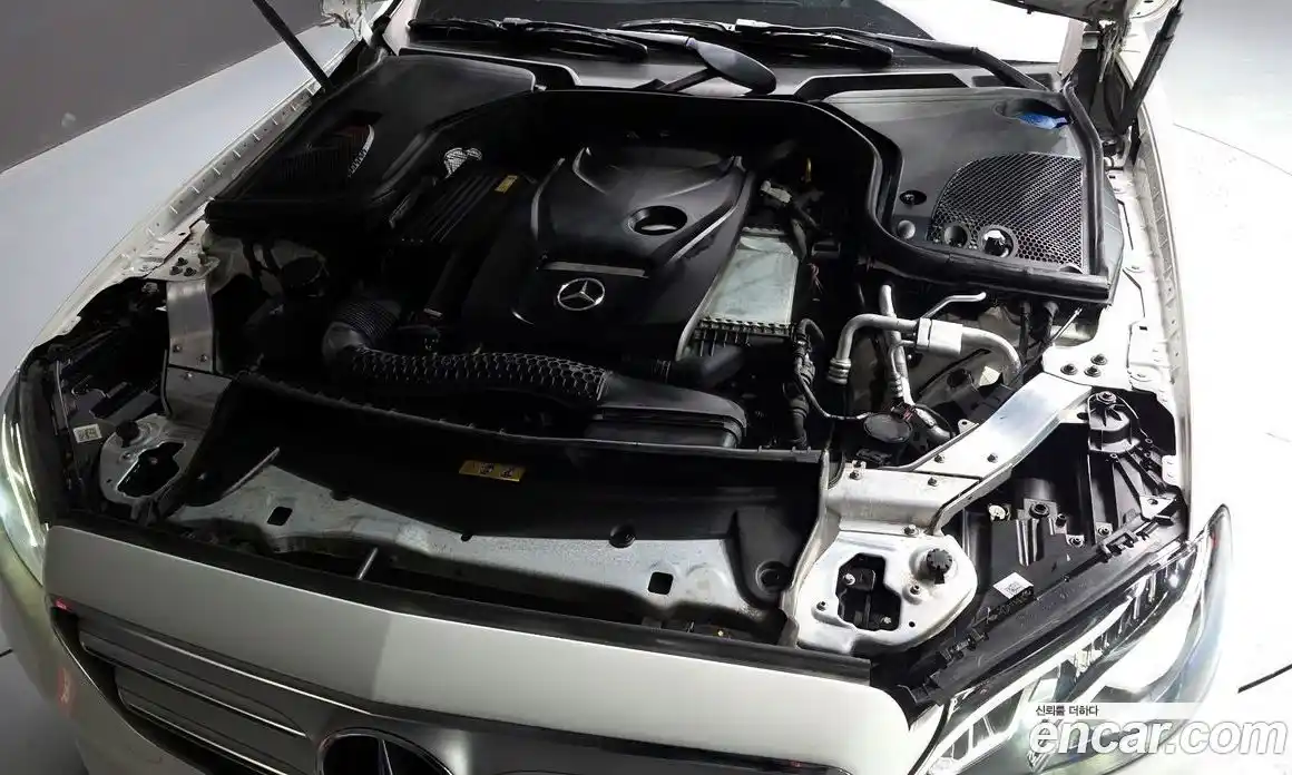 Mercedes-Benz E-Class 2017 2.0 Автомат в Москве № 292666, фото 3