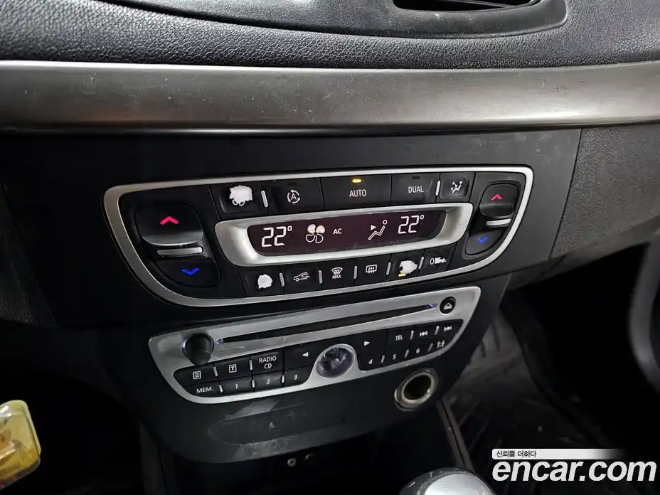 Renault SM3 2010 1.6 Автомат в Москве № 301892, фото 15