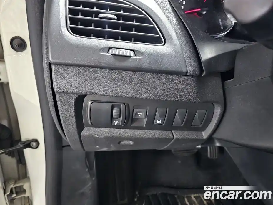 Renault SM3 2010 1.6 Автомат в Москве № 301892, фото 17