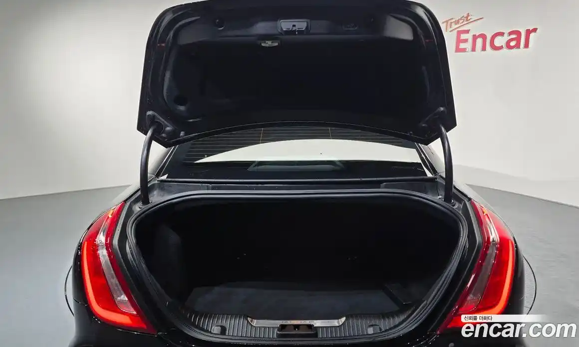 Jaguar XJ 2019 3.0 Автомат в Москве № 304945, фото 19