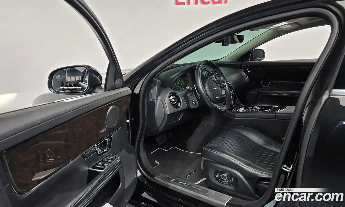 Jaguar XJ 2019 3.0 Автомат в Москве № 304945, фото 9