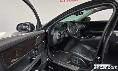 Jaguar XJ 2019 3.0 Автомат в Москве № 304945, миниатюра 9
