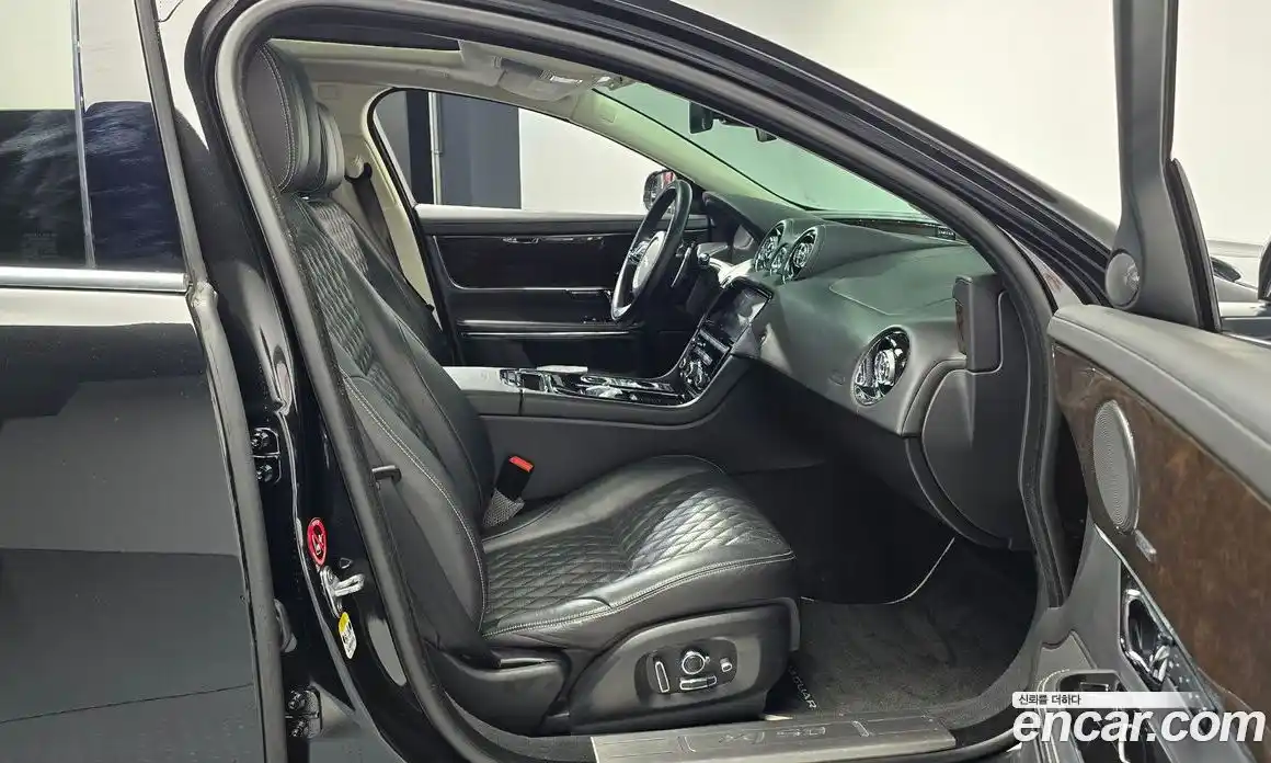 Jaguar XJ 2019 3.0 Автомат в Москве № 304945, фото 10