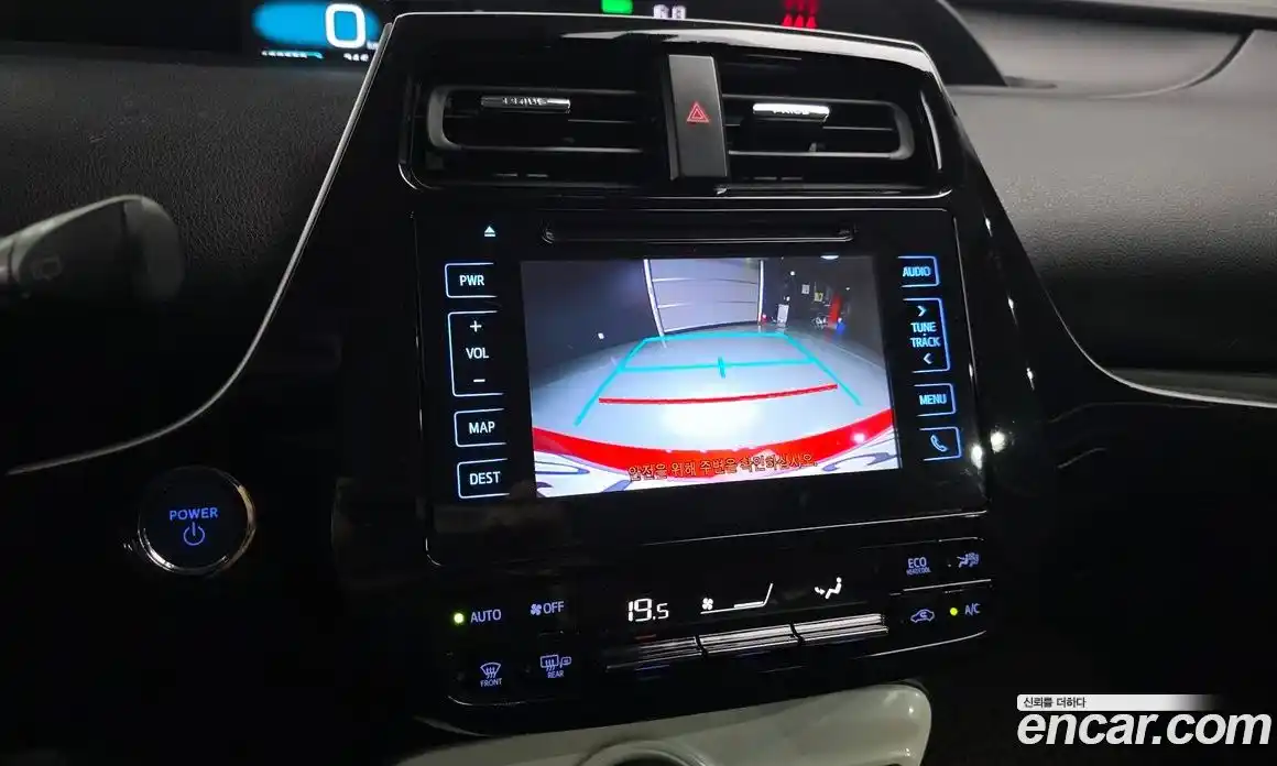 Toyota Prius 2018 1.8 Автомат в Москве № 334921, фото 13