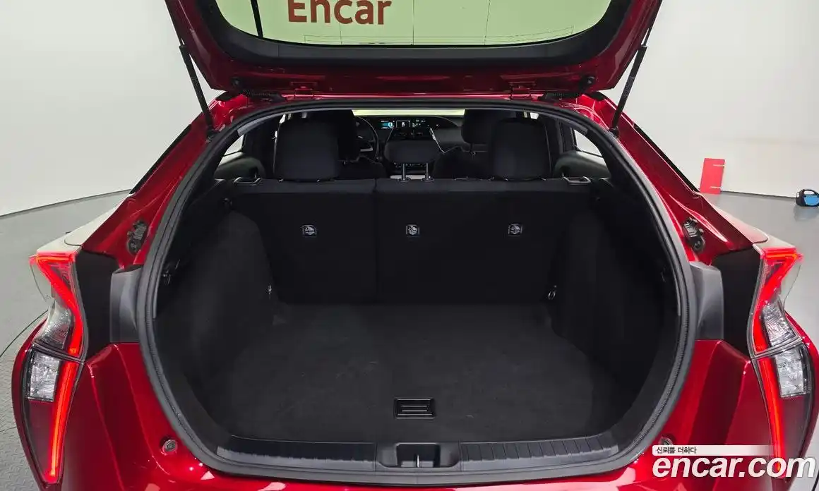 Toyota Prius 2018 1.8 Автомат в Москве № 334921, фото 17