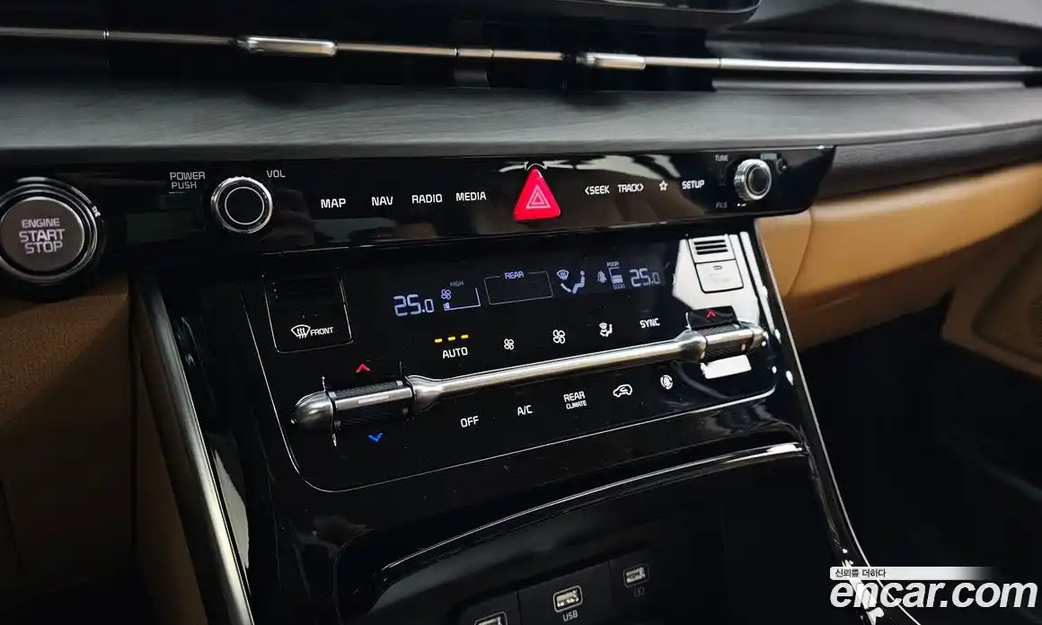 Kia Canival 2023 2.2 Автомат в Москве № 360132, фото 18