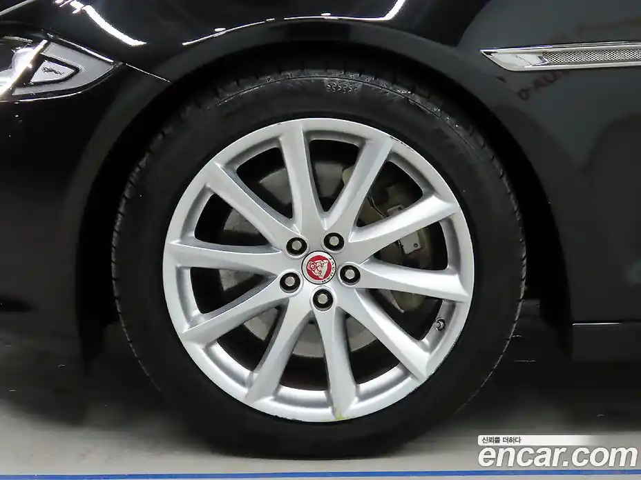 Jaguar XJ 2016 3.0 Автомат в Москве № 386507, фото 19