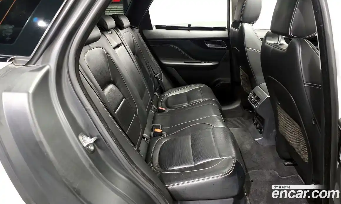 Jaguar F-Pace 2017 3.0 Автомат в Москве № 404470, фото 12