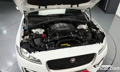 Jaguar F-Pace 2017 3.0 Автомат в Москве № 404470, миниатюра 6