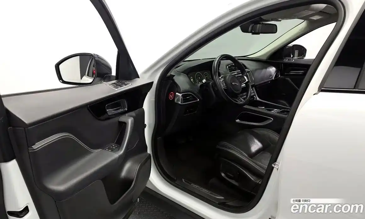 Jaguar F-Pace 2017 3.0 Автомат в Москве № 404470, фото 10