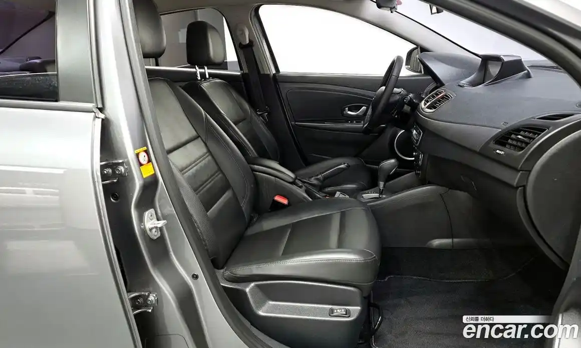 Renault SM3 2017 1.6 Автомат в Москве № 106590, фото 9