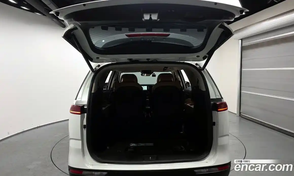 Kia Canival 2023 3.5 Автомат в Москве № 120089, фото 20