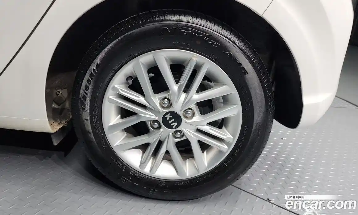 Kia Morning 2021 1.0 Автомат в Москве № 122098, фото 16