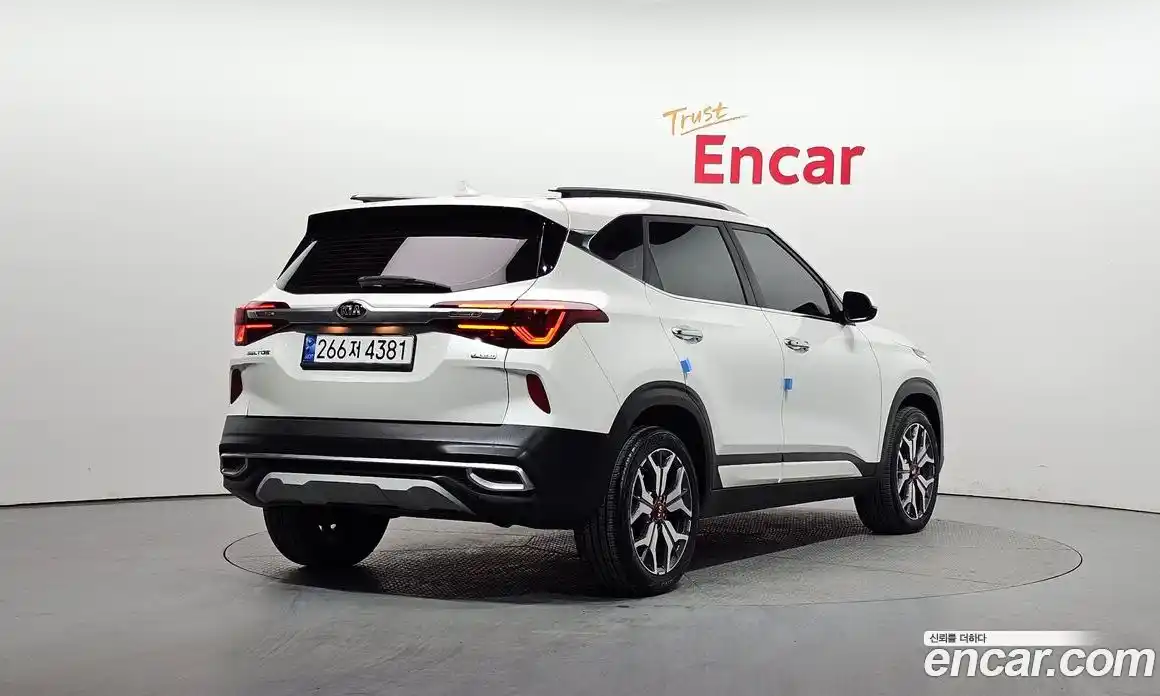 Kia Seltos 2021 1.6 Автомат в Москве № 12322, фото 14