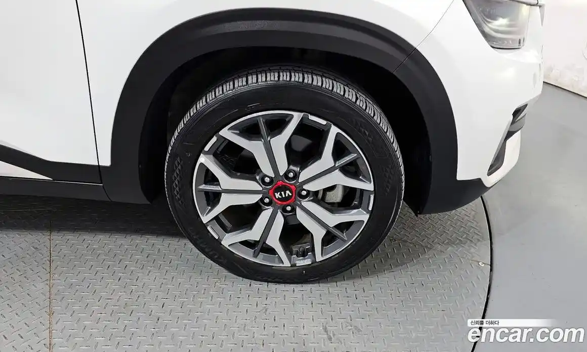 Kia Seltos 2021 1.6 Автомат в Москве № 12322, фото 18