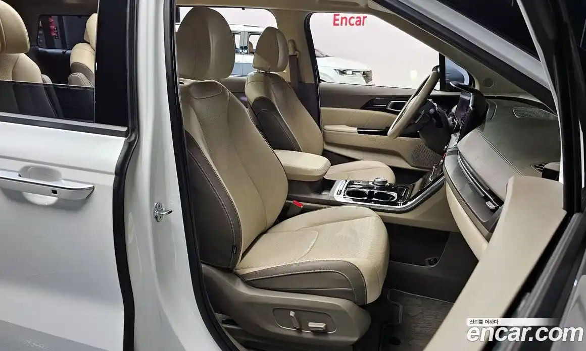 Kia Canival 2023 3.5 Автомат в Москве № 124067, фото 16