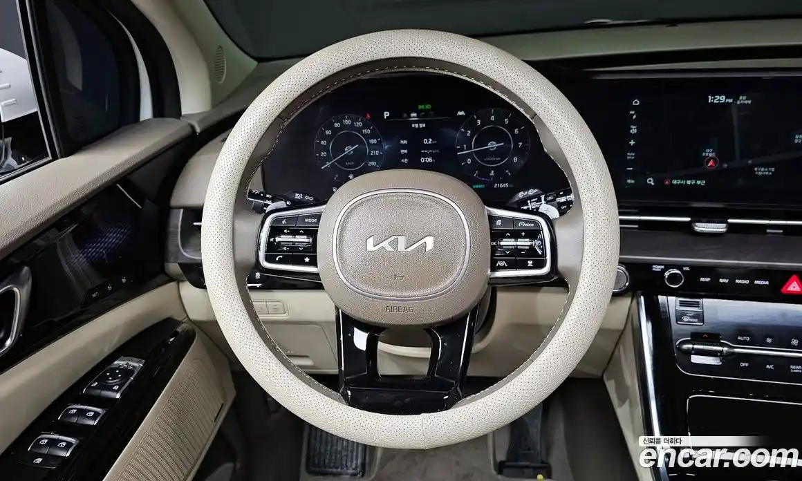 Kia Canival 2023 3.5 Автомат в Москве № 124067, фото 4