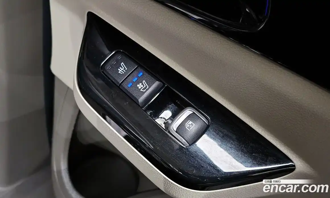 Kia Canival 2023 3.5 Автомат в Москве № 124067, фото 9