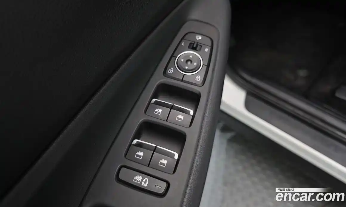 Hyundai Santa Fe 2023 1.6 Автомат в Москве № 125484, фото 14