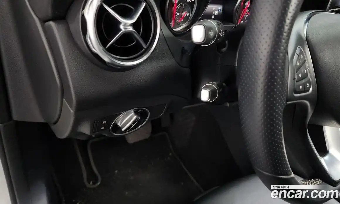 Mercedes-Benz GLA-Class 2018 2.0 Автомат в Москве № 141603, фото 12