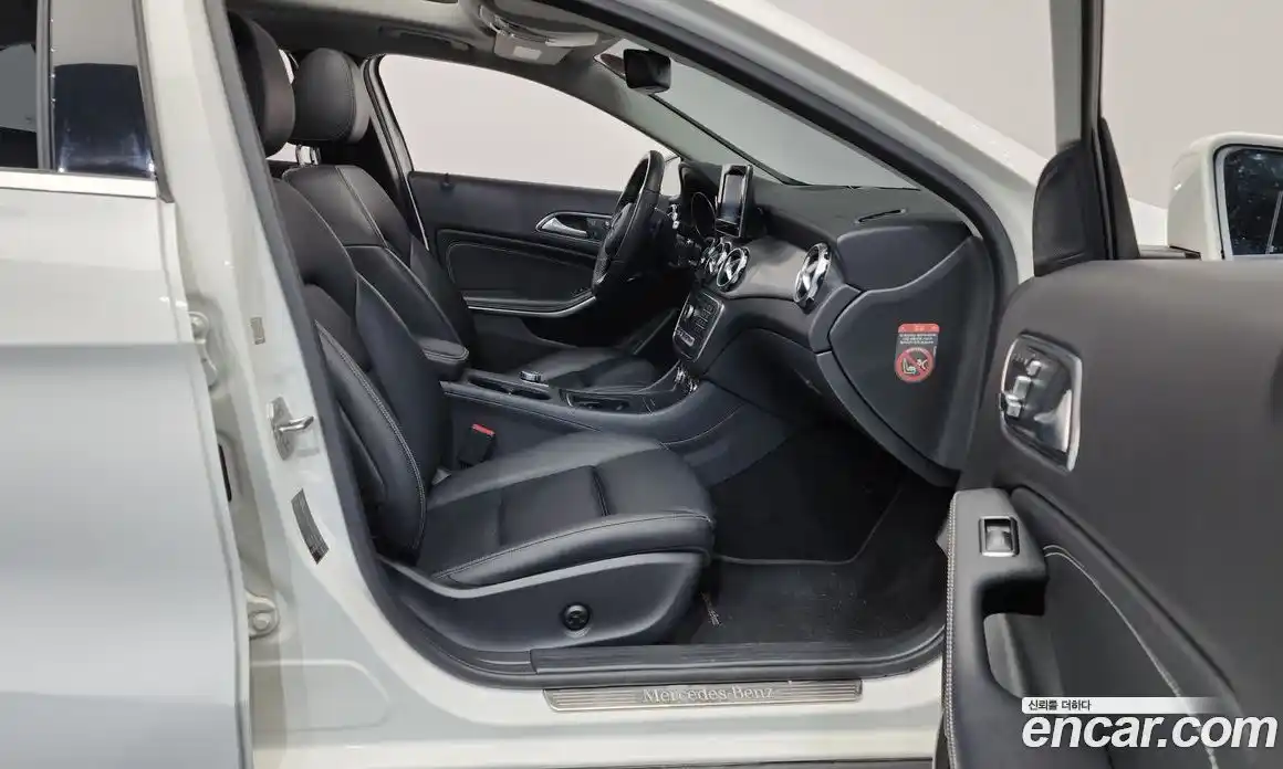 Mercedes-Benz GLA-Class 2018 2.0 Автомат в Москве № 141603, фото 14