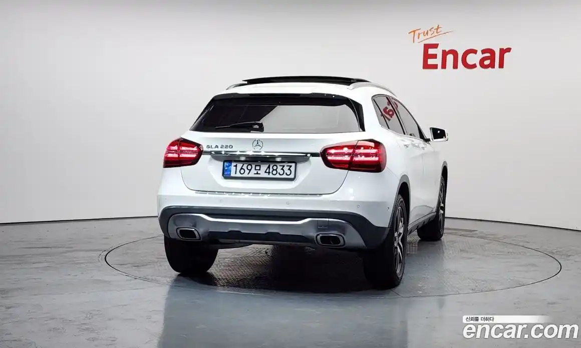 Mercedes-Benz GLA-Class 2018 2.0 Автомат в Москве № 141603, фото 15