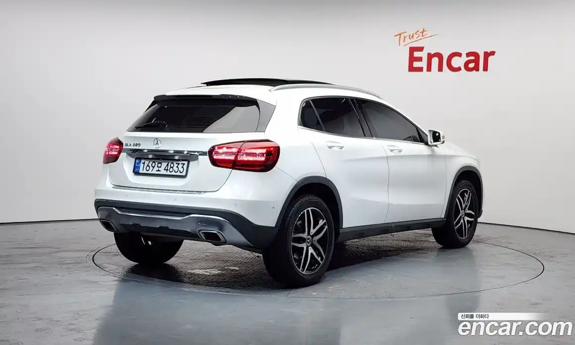 Mercedes-Benz GLA-Class 2018 2.0 Автомат в Москве № 141603, фото 9