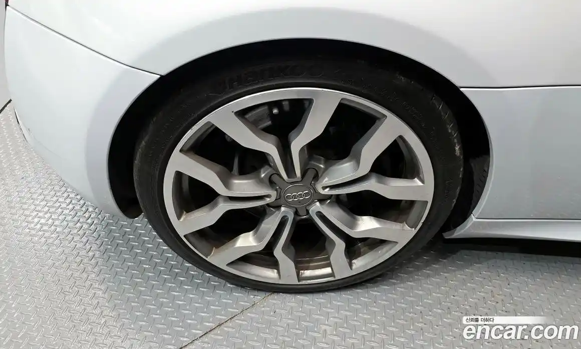 Audi R8 2011 5.2 Автомат в Москве № 163766, фото 17