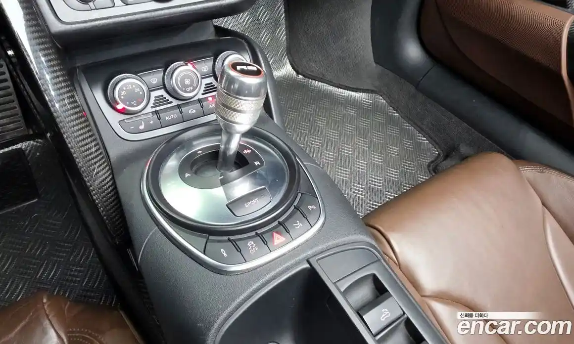 Audi R8 2011 5.2 Автомат в Москве № 163766, фото 10