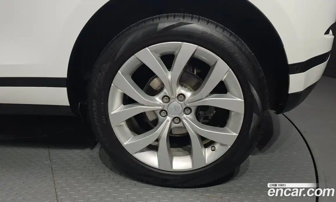 Land Rover Range-Rover Evoque 2020 2.0 Автомат в Москве № 166161, фото 12