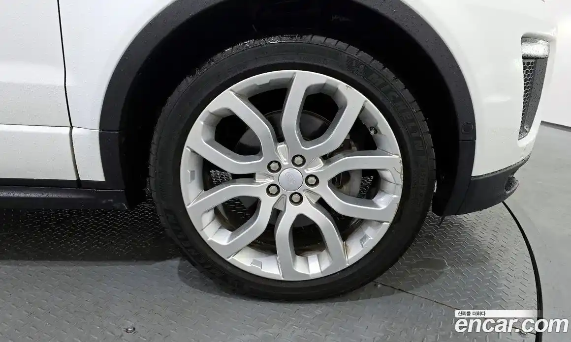 Land Rover Range-Rover Evoque 2018 2.0 Автомат в Москве № 166365, фото 3