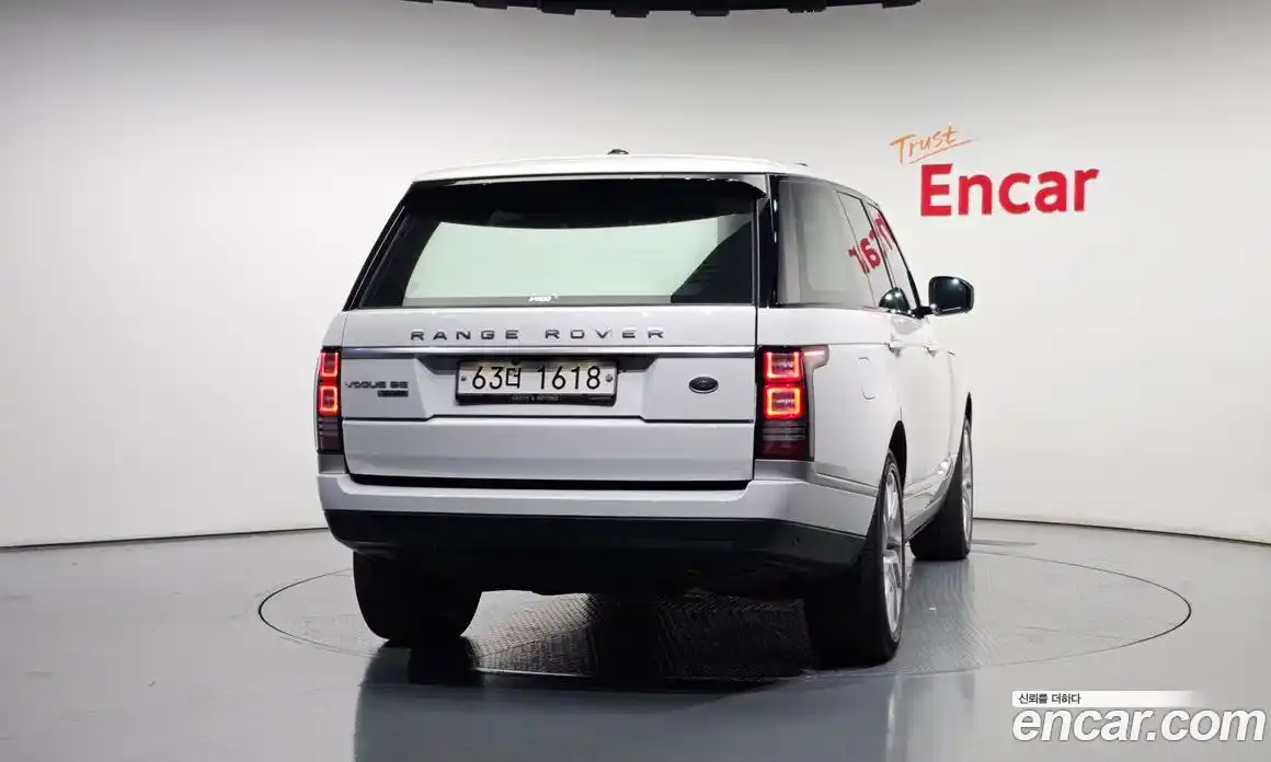 Land Rover Range-Rover 2016 4.4 Автомат в Москве № 166457, фото 1