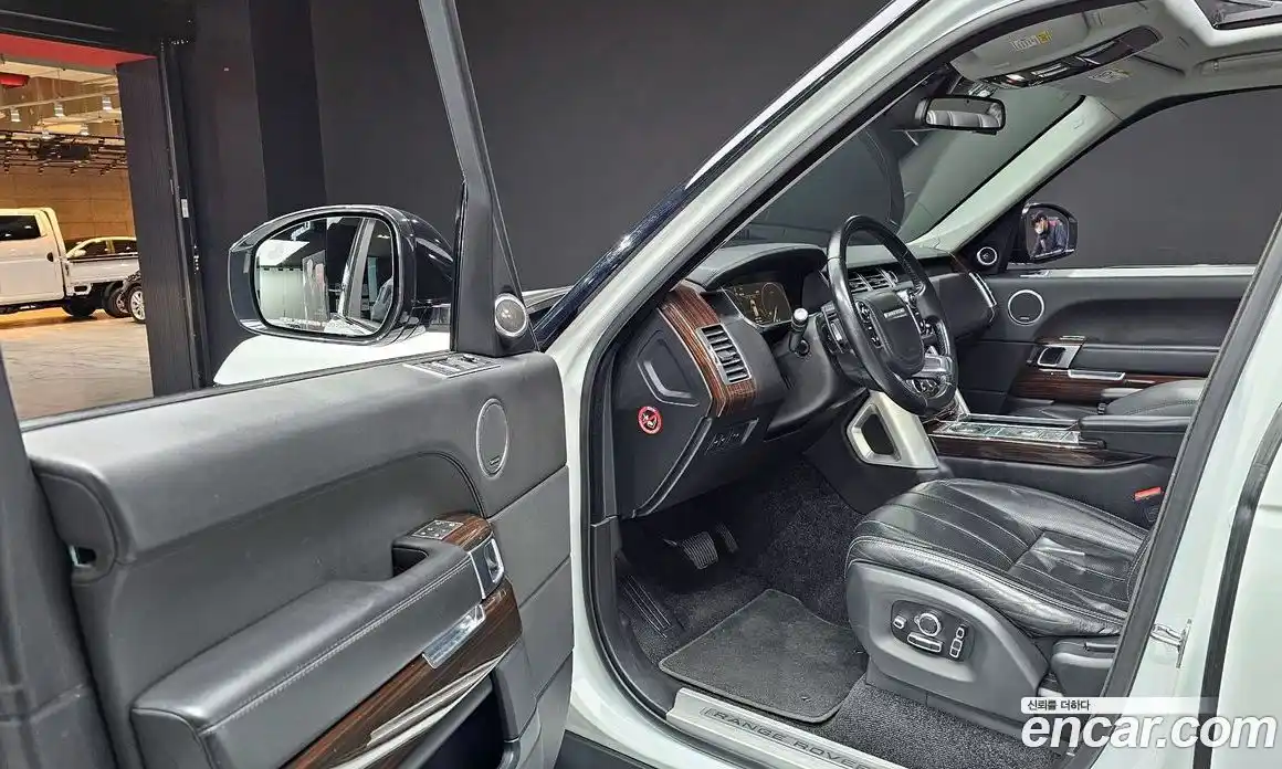 Land Rover Range-Rover 2016 4.4 Автомат в Москве № 166718, фото 20