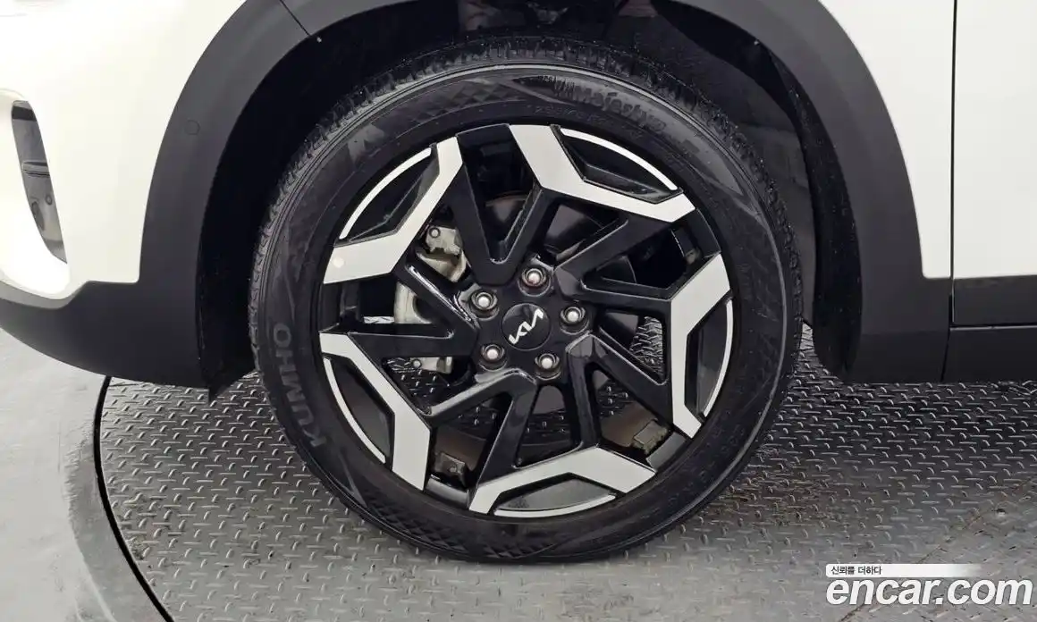 Kia Seltos 2023 2.0 Автомат в Москве № 16706, фото 10