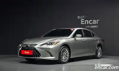 Lexus ES, 2025