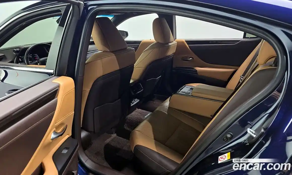 Lexus ES 2019 2.5 Автомат в Москве № 168292, фото 16