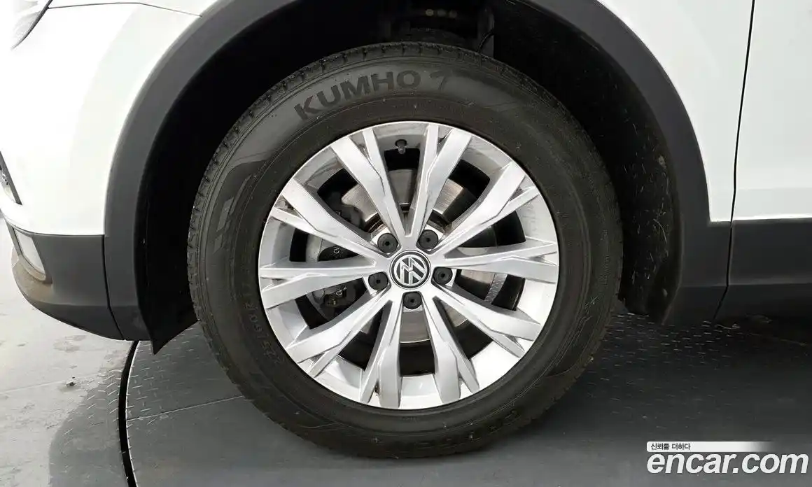 Volkswagen Tiguan 2018 2.0 Автомат в Москве № 168728, фото 11