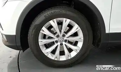 Volkswagen Tiguan 2018 2.0 Автомат в Москве № 168728, миниатюра 11