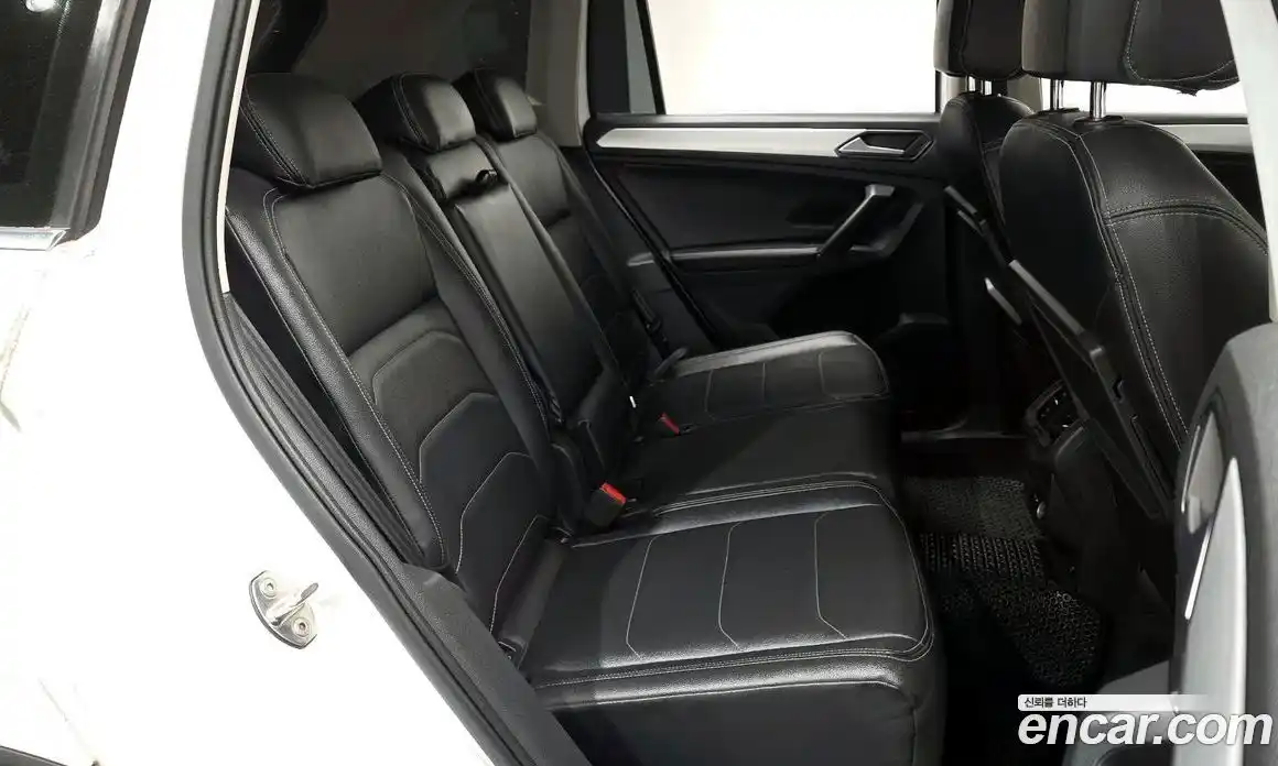 Volkswagen Tiguan 2018 2.0 Автомат в Москве № 168728, фото 15