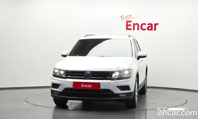 Volkswagen Tiguan 2018 2.0 Автомат в Москве № 168728, миниатюра 5