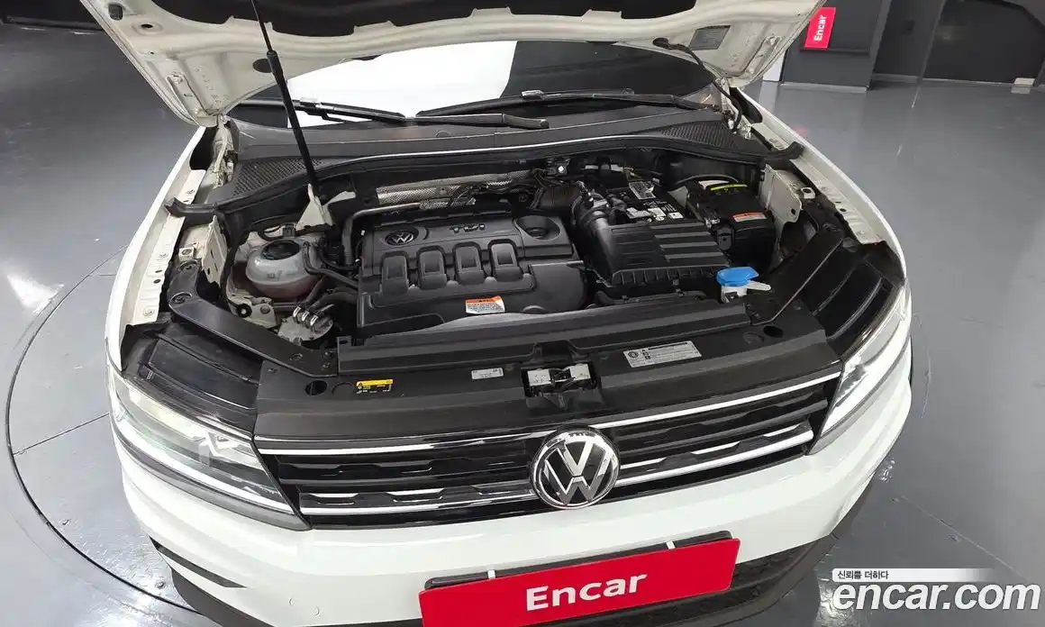 Volkswagen Tiguan 2018 2.0 Автомат в Москве № 168728, фото 7