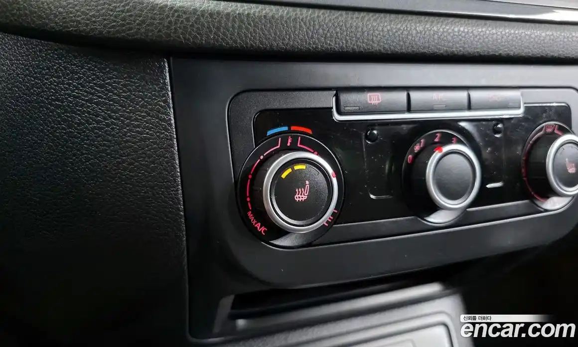 Volkswagen Tiguan 2015 2.0 Автомат в Москве № 169022, фото 13